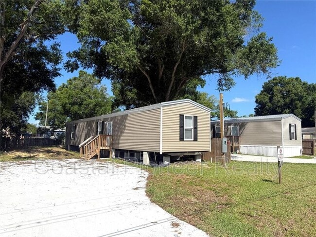 Building Photo - 806 N Swindell Ave