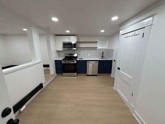 Photo - 1 bed/1.5 bath * Great Apt For RWJMS/Rutgers * Students Walk to New Brunswick/Highland Park Night...