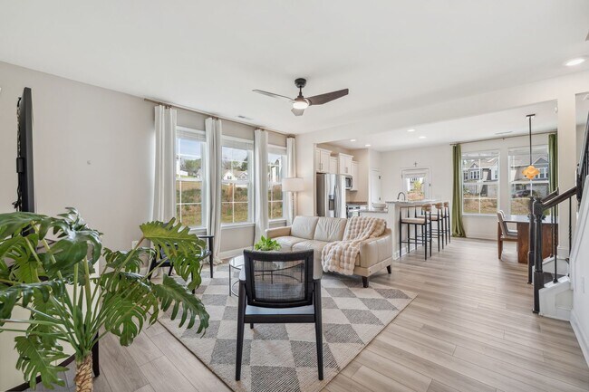 Photo - Stylish End-Unit Townhome – 3 Bed, 2.5 Bat...
