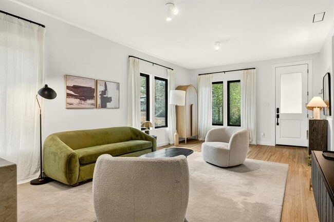 Photo - 509 E Mary St