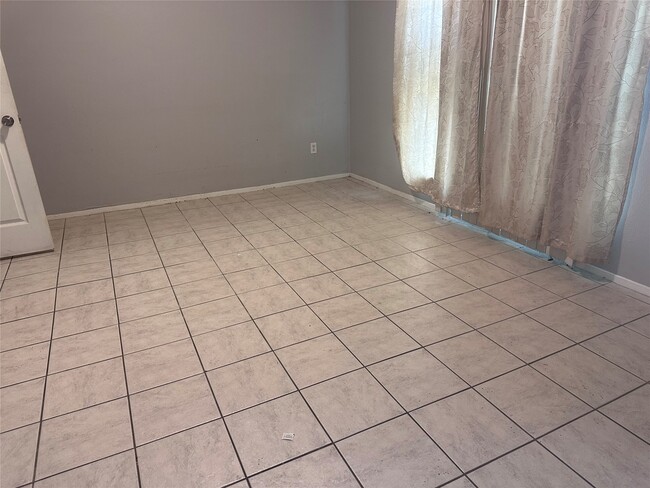 Building Photo - 11136 Village Bend Ln Unit 1136