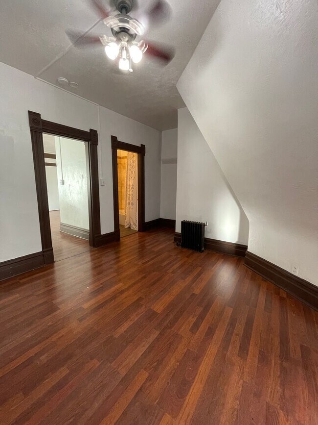 Photo - 1 Bedroom apartment with rooftop Balcony! Unit #10