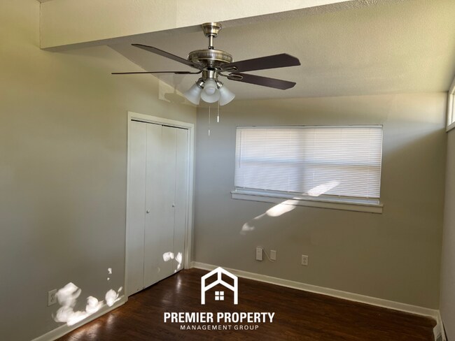 Photo - 2322 Rodgers Dr NE