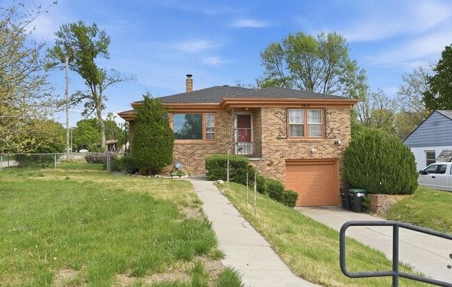 Photo - 2618 Weber St