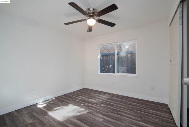 Photo - 1378 Windsor Way