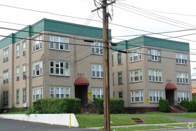 207 Main St