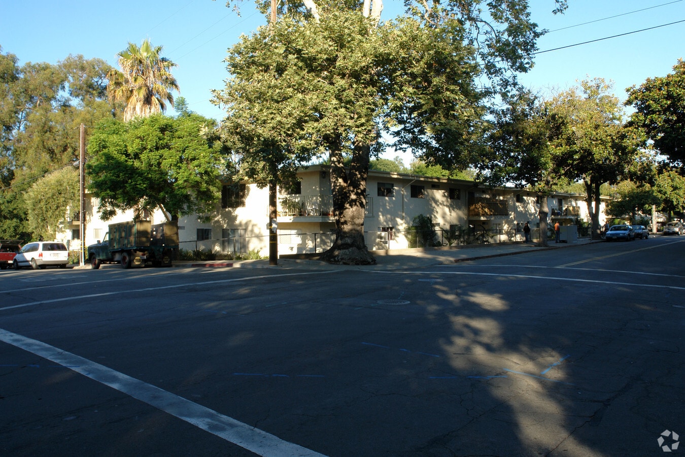 Palm Gardens Apartments - Palm Gardens Apartments