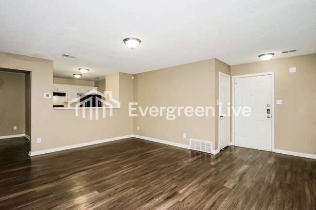 Photo - 6000 Wagon Hill Rd E