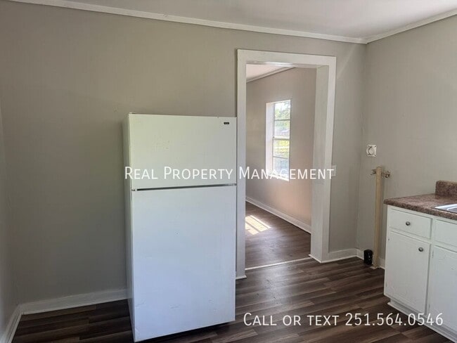 Photo - 2062 Andrews St