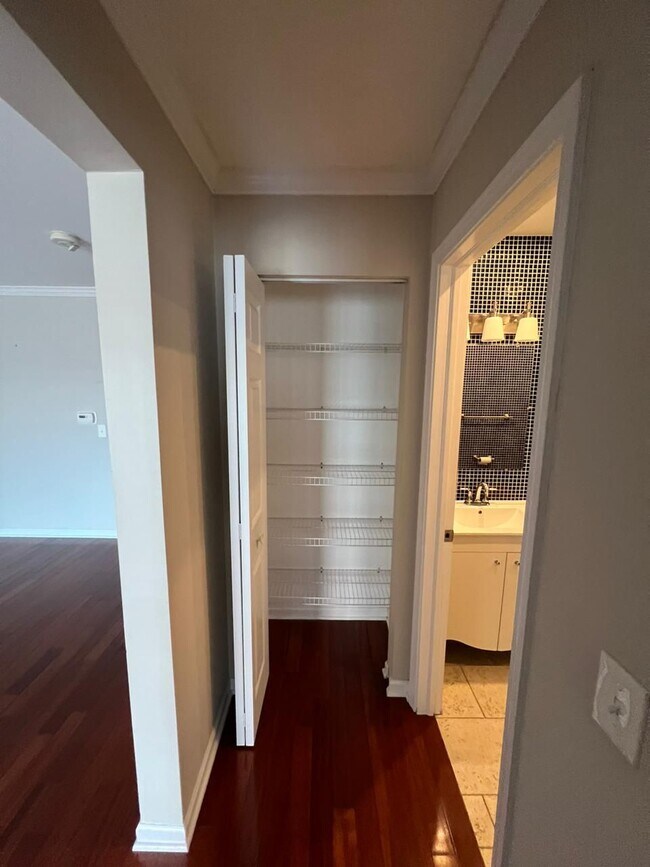 Photo - 677 S River Rd Unidad 3F