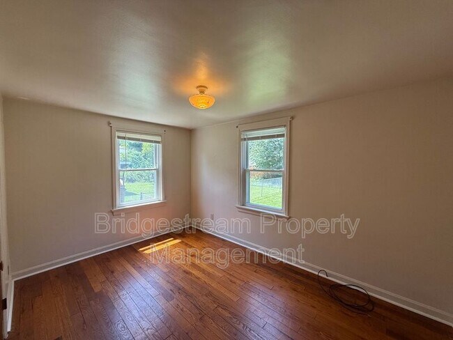Photo - 698 Smith Ave