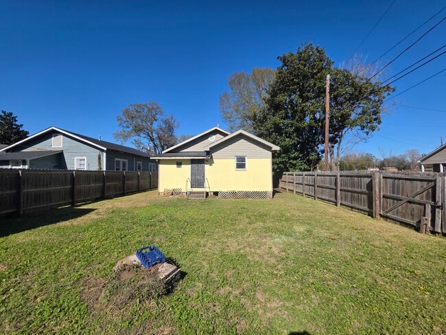 Photo - 3042 Main St