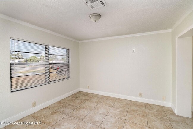 Photo - 589 Clarke St