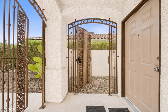 Photo - 1717 Klamath Falls Way