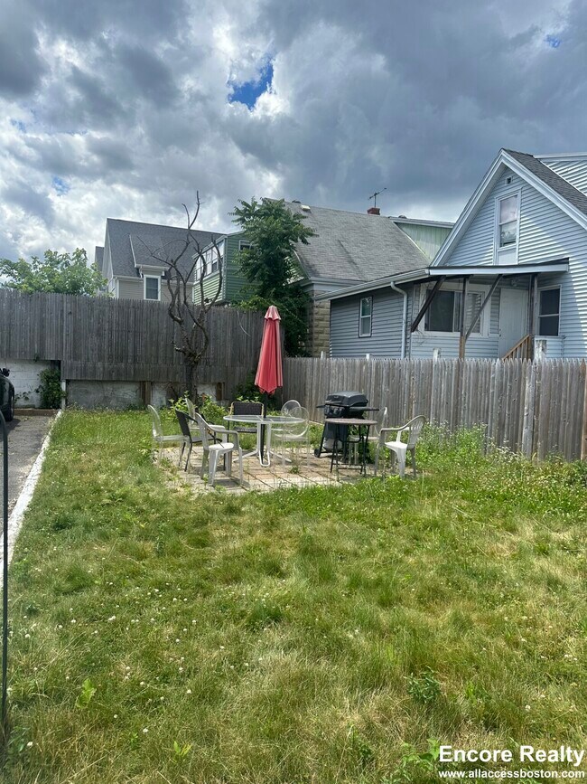 Building Photo - 5 Clyde St Unit 1