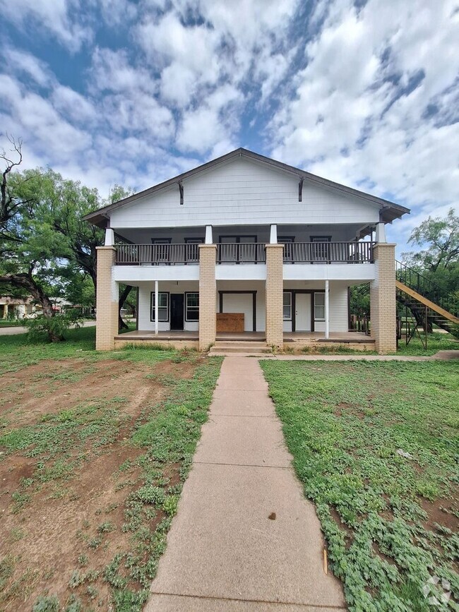 Building Photo - 1942 State St Rental