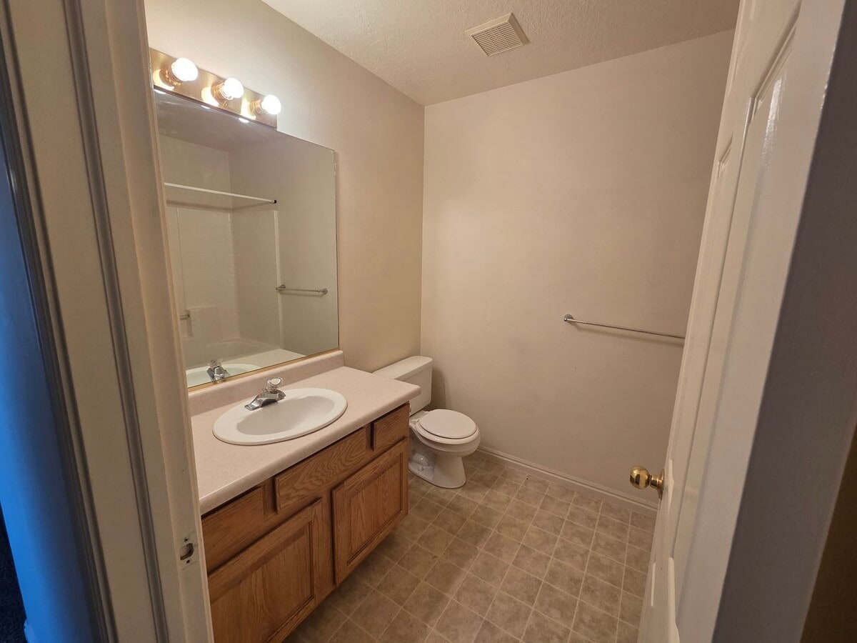 Photo - 2 Bed Apartment - Ready to GO!