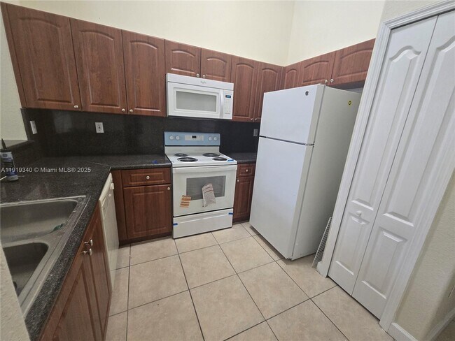 Photo - 2524 SE 16th Rd Unit 203