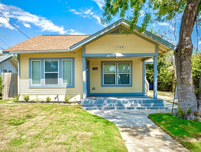 Building Photo - Charming Beacon Hill home with large private backyard