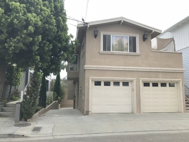 Building Photo - 1126 Cypress Ave Unit 2