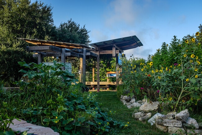 Beacon Hill Community Garden - 1107 W Russell Pl Apartments Unit 1 BR