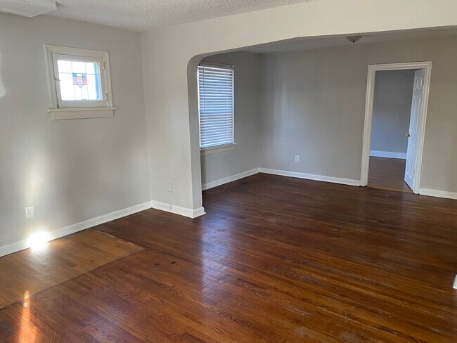 Photo - 5210 Fletcher St