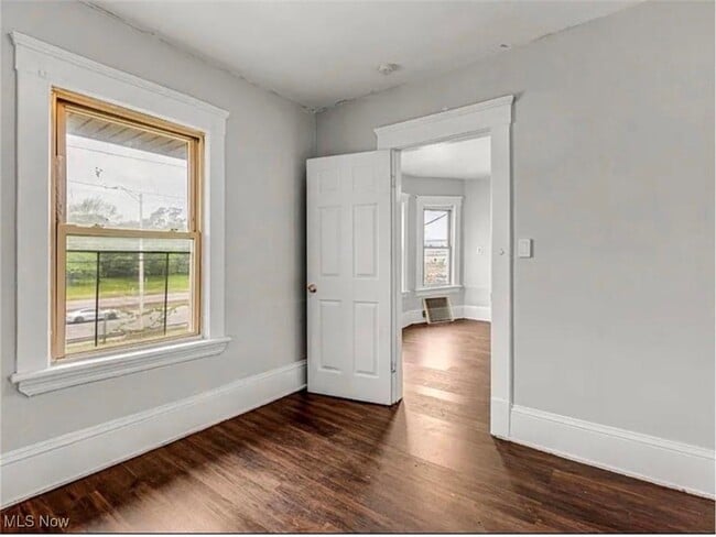 Photo - 3635 E 49th St Unidad Up