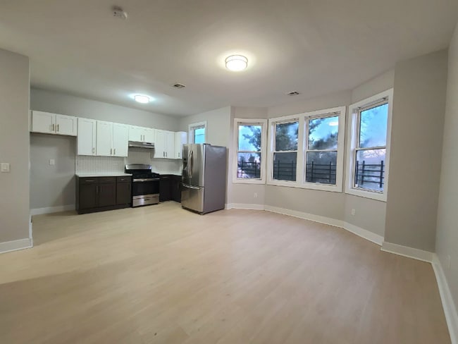 Building Photo - 179 S 7th St