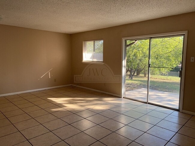 Photo - 1605 S FM 116