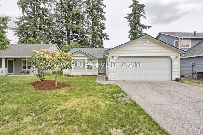 3 Bed, 2 Bath Pet Friendly Home with Large... - 3 Bed, 2 Bath Pet Friendly Home with Large...