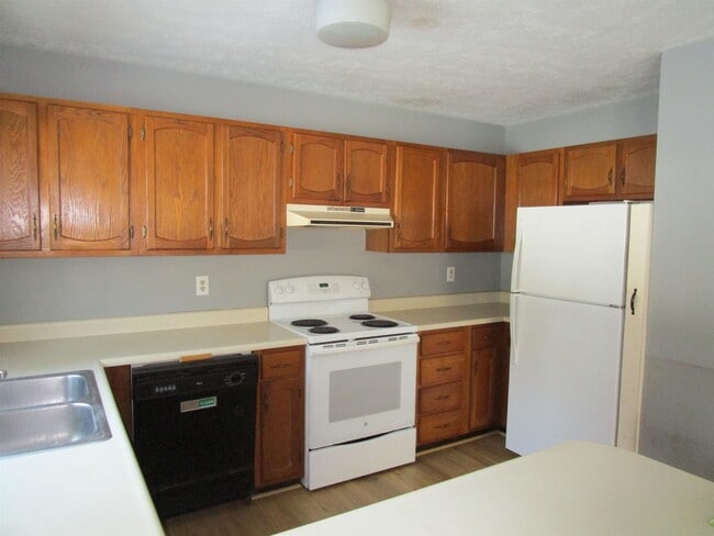 Photo - 24 Bobbys Ln Unit 2