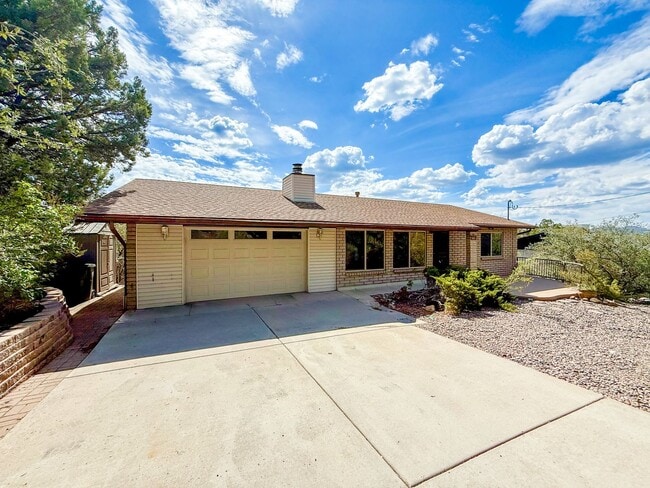Building Photo - 4 bedroom home minutes from downtown Presc...