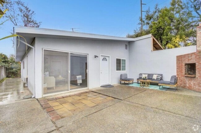 Building Photo - Live Oak Ct Rental