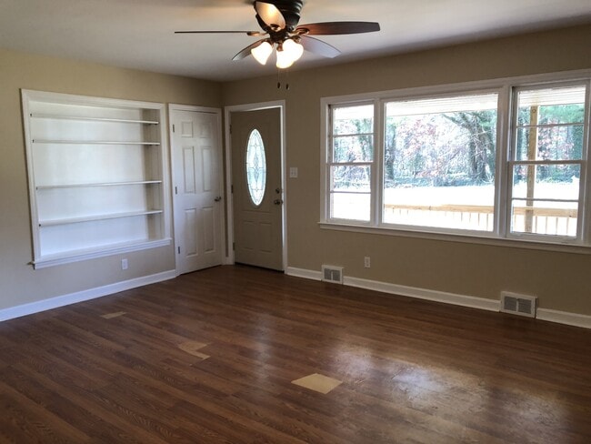 Photo - Convenient South Location!  3 Bedrooms / 2 Bathrooms