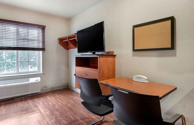 Furnished Studio-Lake Worth