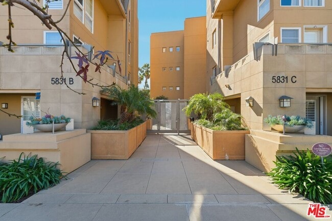 Photo - 5831 Seawalk Dr Unidad 240