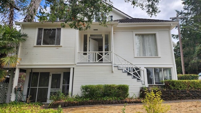Building Photo - 401 Vine Ave Unit #C