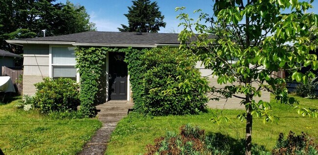 Photo - Adorable SE Cottage - 3 Bedrooms, 1 Bath 912 Sq. Ft.