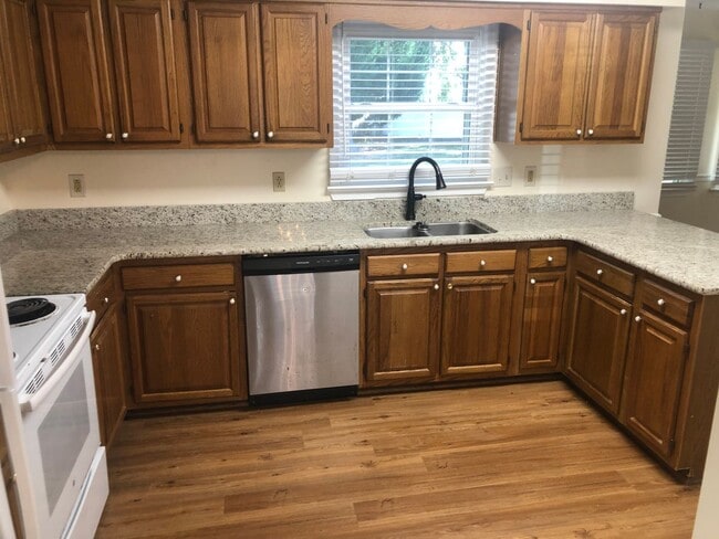 Photo - 2416 Creekmore Ct