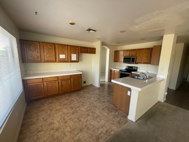 Photo - 324 W Colt Rd