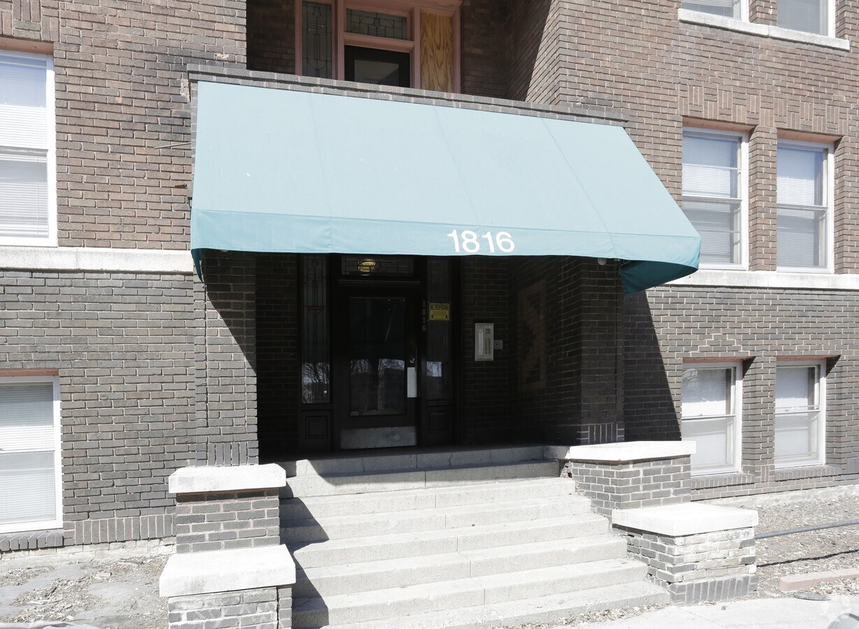 Entrance - The Hollywood