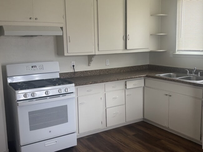 Photo - 904 Middlecoff Ave