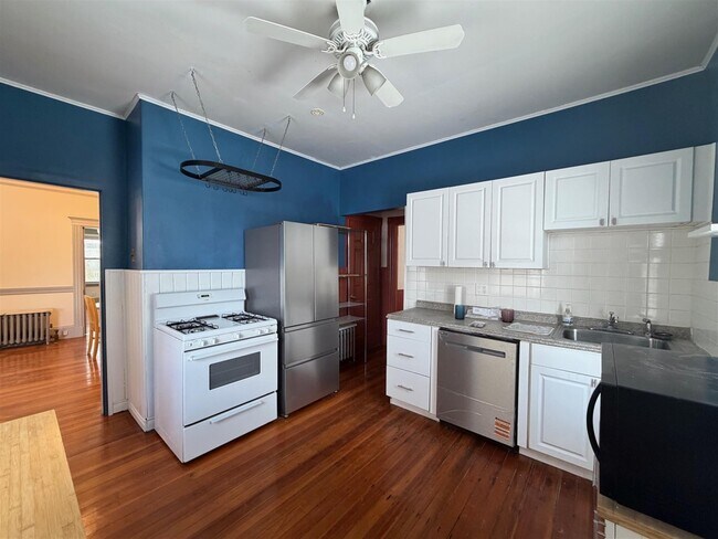 Building Photo - 27 Gilman Ter Unit 1