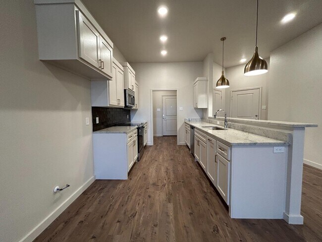 Photo - 7004 40th St