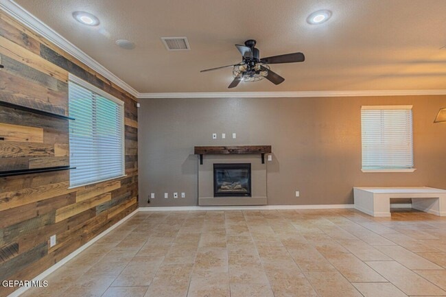 Photo - 2058 Bluff Creek St