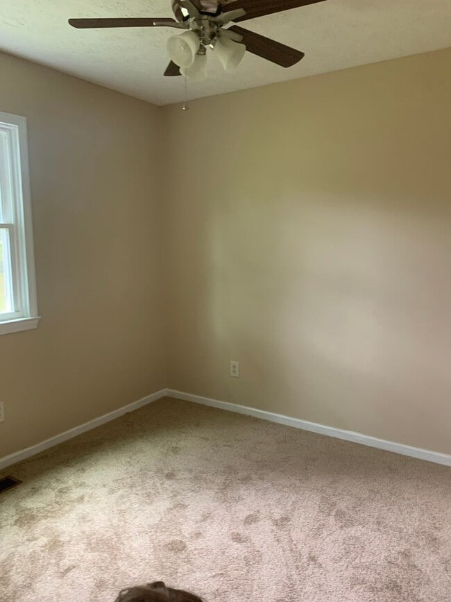 Photo - 3 Bedroom, 2 Bath in Rockingham