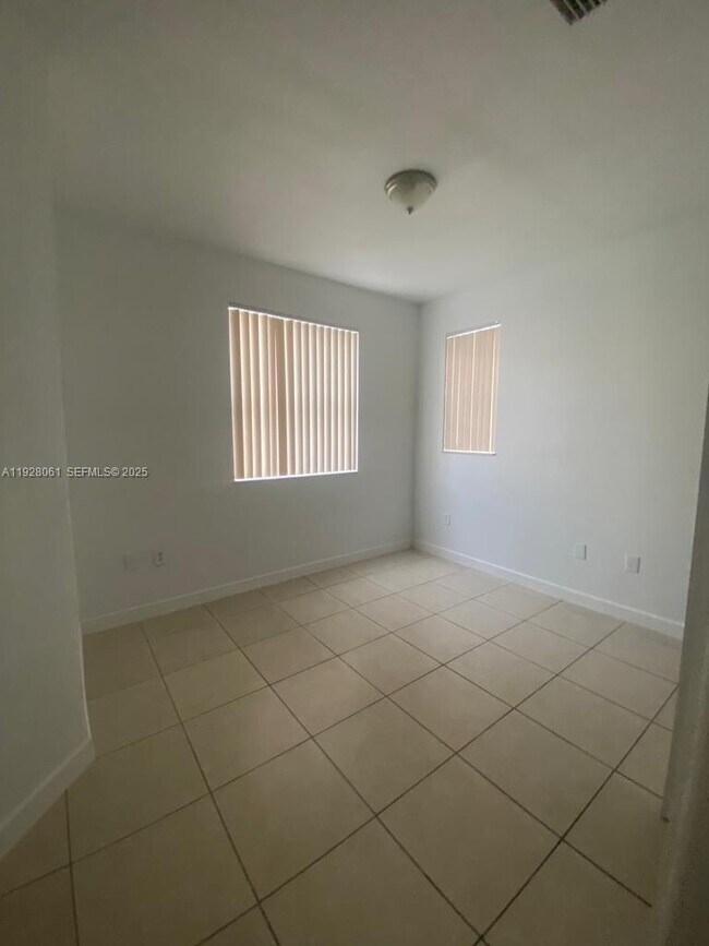 Photo - 1652 SE 28th St Unit 105