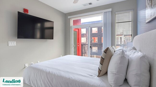 Photo - 1000 S Broadway Unidad 317