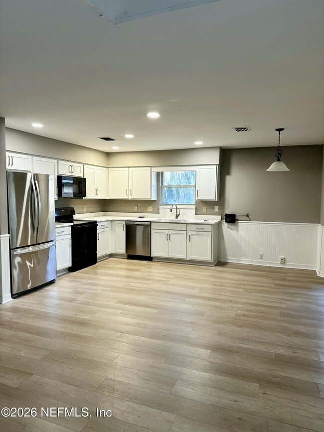 Photo - 2245 Brentfield Rd W