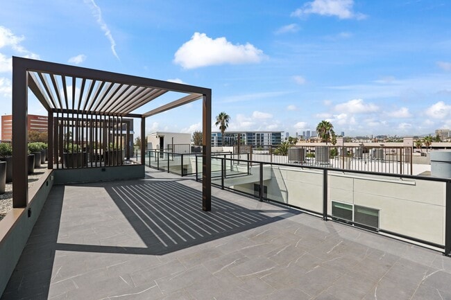 Photo - Blackburn La Cienega by Wiseman